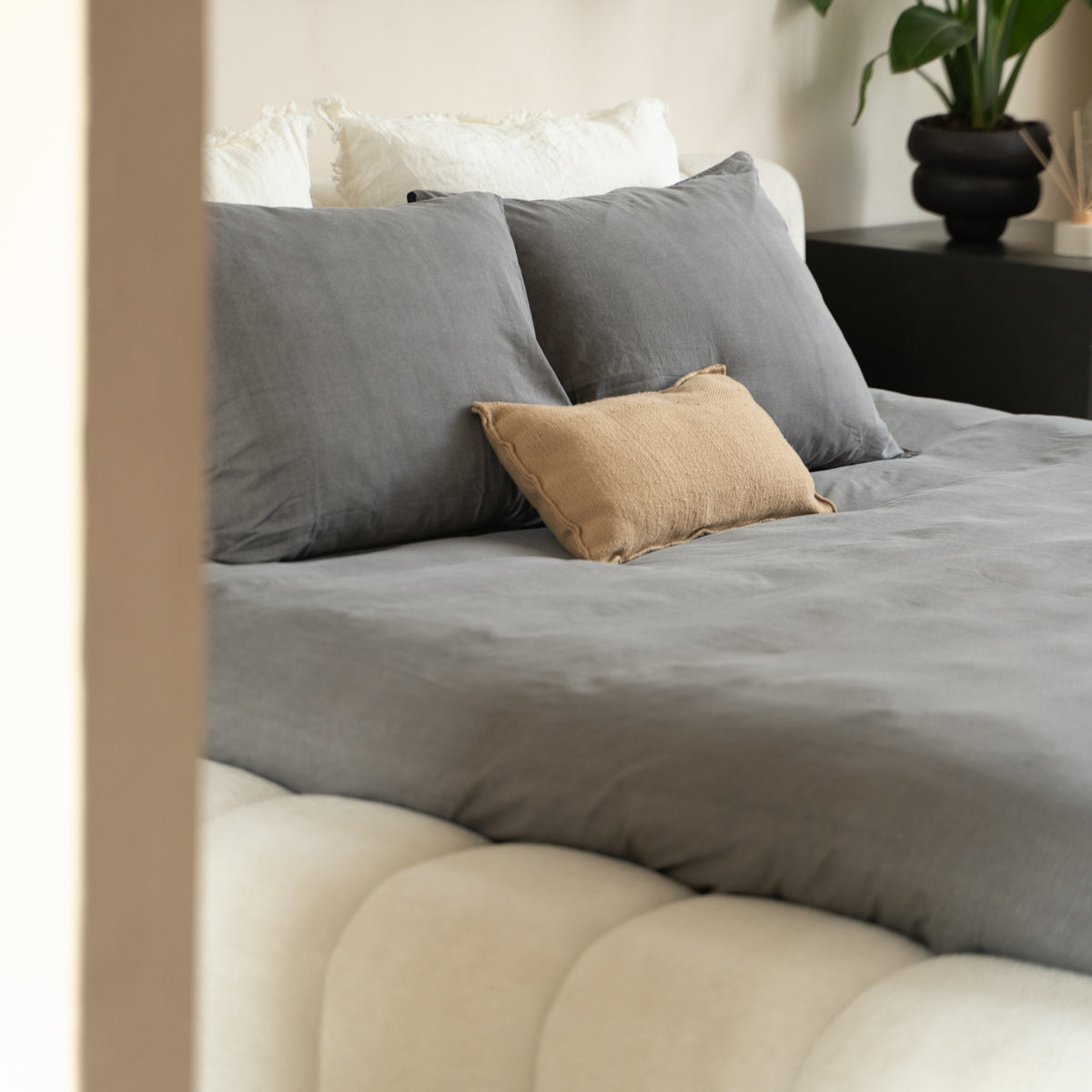 Adore Classic bed in Off White