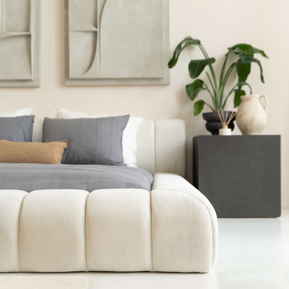 Adore Classic bed in Off White